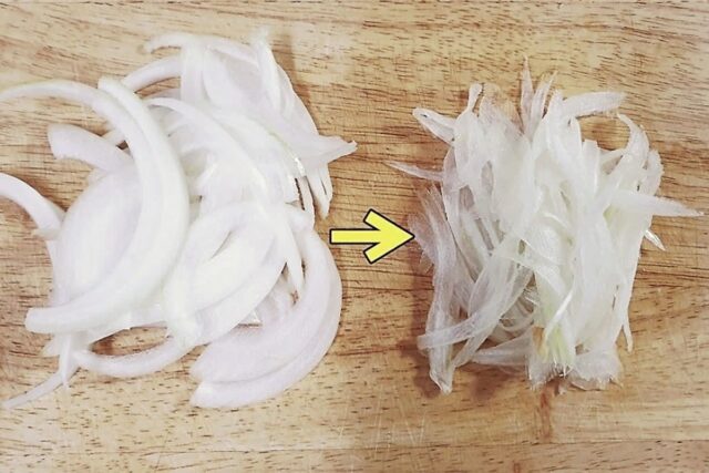 양파 썰 때 칼 대신 ‘이것’ 활용해 보세요! 고깃집 뺨 칩니다~