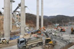 주우정 현대엔지니어링 대표 “교량 붕괴사고, 머리 숙여 사과…재발방지 대책 수립”