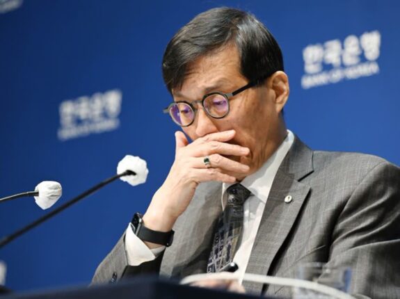 이창용의 ‘매파적’ 메시지…달러 위기론 잠재울까
