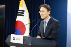 대출금리 인하 압박 계속…”시차 두고 우물쭈물할 상황 아니다”