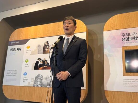 이복현 “삼성생명의 화재 자회사 편입, 실질 지배구조 영향 없어…밸류업 차원으로 봐야”
