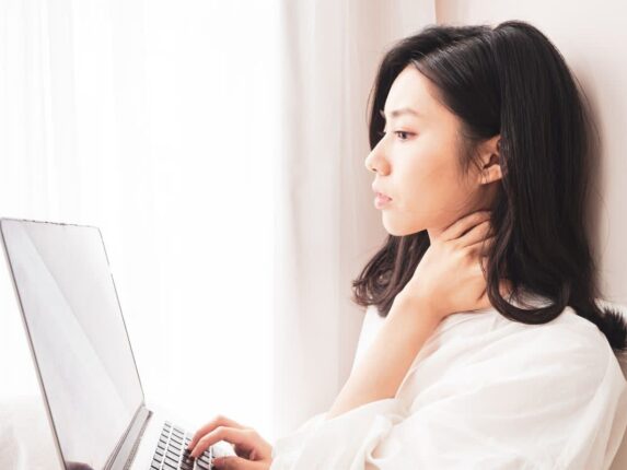 목이 잠기는 이유, 아침 물 한 잔으로 해결