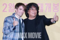 이것이 봉준호 파워! 압도적 기세로 100만 사로잡은 ‘미키 17’