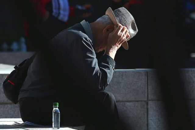 연금만 기다렸는데 “가족까지 빚더미”… 벼랑 끝에 선 고령층들 ‘결국’