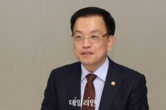 崔 대행 “韓, 신뢰할만한 경제협력 파트너 알려달라” 당부