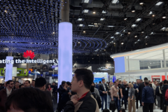 [MWC25+현장] “중국에 있는 차를, 스페인서 운전하네?” 화웨이가 내던진 신기술