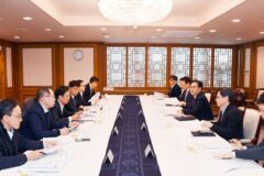 가계대출 폭증, 서울 집값은 들썩…손 못 쓰는 정부