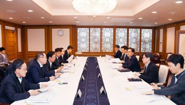 가계대출 폭증, 서울 집값은 들썩…손 못 쓰는 정부