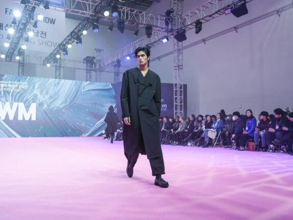 2025 직물과 패션의 만남전 성료… K패션의 가능성 선봬