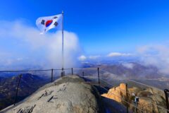 “숨겨진 절경 명소 대공개!”… 스릴과 절경을 함께 즐기는 등산 명소