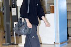 더보이즈 주연, 발렌시아가 스타일로 완성한 공항패션 ‘시선집중’