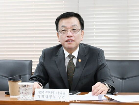 최상목 “美 수출못한 철강재, 국내 시장교란 없도록 대응”