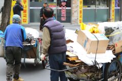 “밥 굶는 노인도 많은데”… 月 745만 원 벌이, ‘공짜 연금’ 소식에 ‘부글부글’