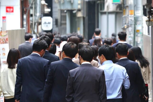 “돈 많이 벌어도 소용없다”… 최악의 연구 결과 밝혀지자 중장년층 ‘발칵’