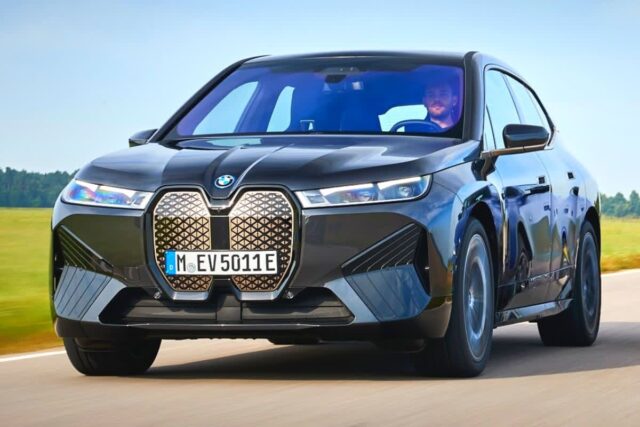 “외모가 전부가 아니었네” .. 논란 속 성장한 BMW iX, 평가점수가 ‘무려’