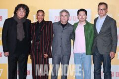 봉준호의 ‘미키 17’, 주말 박스오피스 1위…북미는 2위로 하락