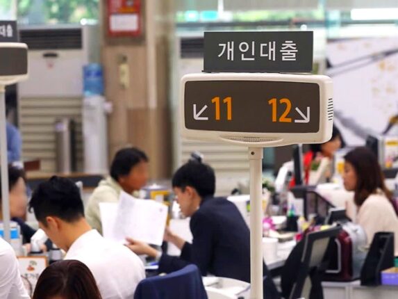 “빚 내서라도 산다” .. 너도나도 모이더니, 최악의 결과에 정부도 ‘진땀’