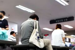 OECD 1위 대한민국 “우리 애들 어쩌죠”… 부모들 한숨, 결국 정부가 칼 빼들었다
