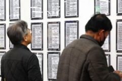 은퇴가 코앞인데 “우리 가족 어떡해요”… 벼랑 끝에 선 가장들 ‘발 동동’