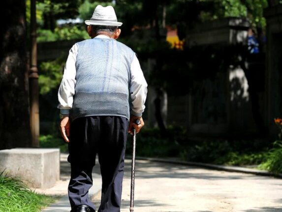 수십억 자산 모아뒀는데 “한순간에 무너졌다”… 피할 수 없는 노후의 ‘공포’