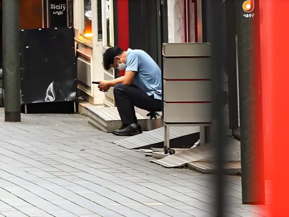 “이미 모든 게 끝났어요”… IMF보다 더한 현실, 무너지는 5060 세대의 ‘절규’