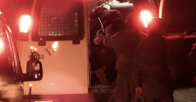 오스카 수상 감독… 자택서 집단공격 당한 뒤 이스라엘군에 체포