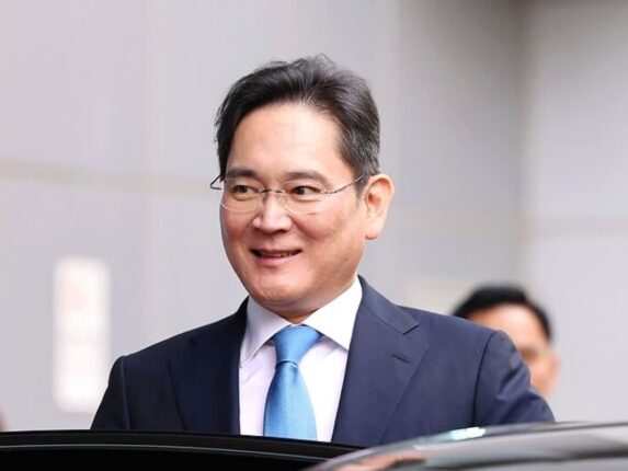 위기 찾아오자 “회장님이 직접 칼 뽑았다”… ‘122조’ 시장 건 삼성의 ‘승부수’