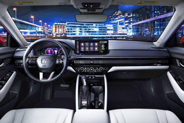 “실제 연비가 22.7km/L?”.. 테스트 결과 ‘연비왕’으로 등극한 하이브리드 세단