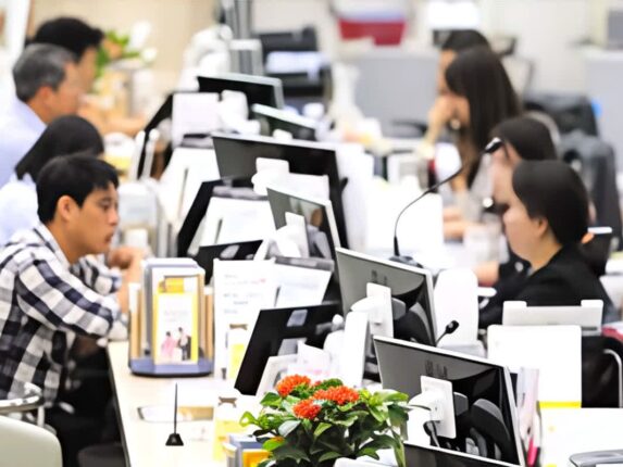 정부까지 나섰지만 “온 나라가 무너진다”… 벼랑 끝 대한민국, 은행만 ‘방긋?’