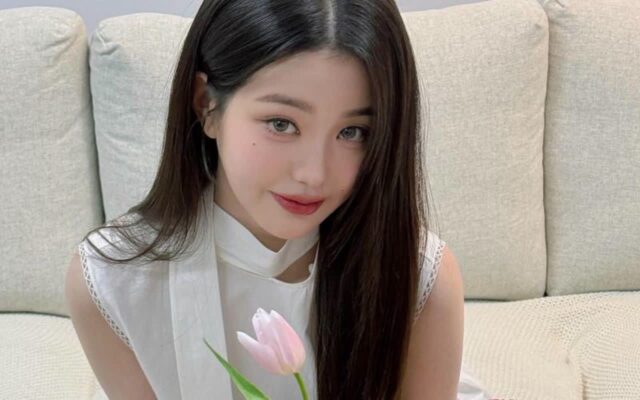 장원영이 컬러 하나로 간절기 패션 종결하는 법