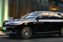 “벤츠도 BMW도 아니었다” … 유럽 시장 진출 앞둔, 1300km 주행 괴물 SUV의 ‘정체’