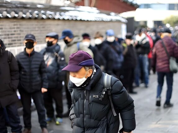 다들 쓰는데 “노인들만 쓰지 말라고?” … 고령층만 ‘이용 금지’, 이유 살펴보니?