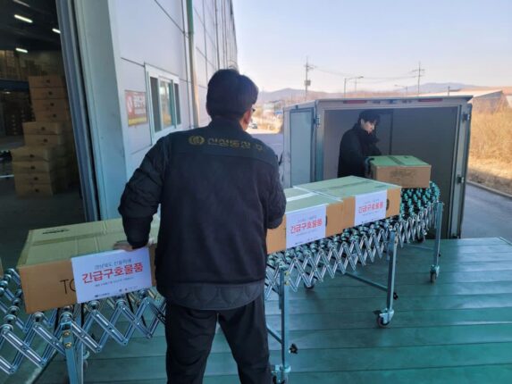 옷 한 벌에 담긴 온기… 탑텐, 경상도 산불 이재민에 1억 원 상당 의류 기부