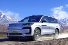 “1,300km 주행거리, 프리미엄 SUV 등장” … 925마력의 매력, 가격 보고 ‘깜짝’