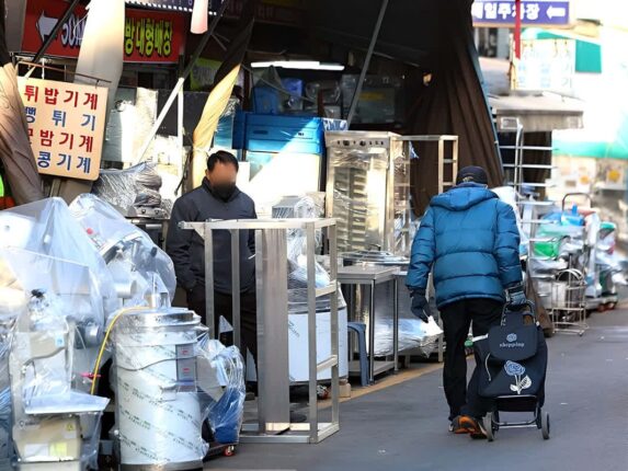 21년 만에 최악의 위기 “정부도 안 도와준다?”… 벼랑 끝 서민들 ‘어쩌나’