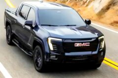 760마력 뽑는 車 “가격 확 낮췄다” … 4천만 원 인하에 소비자 ‘환호’