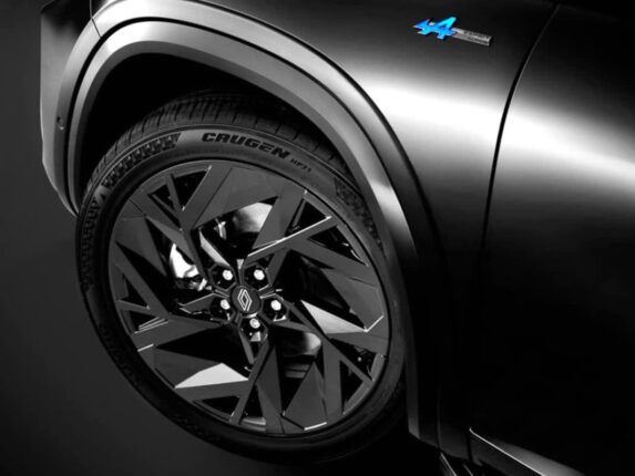 999대 한정 SUV “드디어 공개” … 올 블랙 디자인 자태에 쏟아지는 ‘감탄’