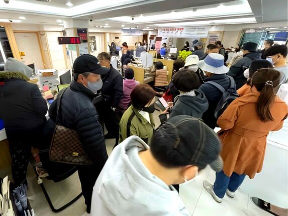 은행 금리 쥐꼬리인데 “10배 더 드립니다”… ‘로또 적금’ 발표되자 투자자들 ‘우르르’