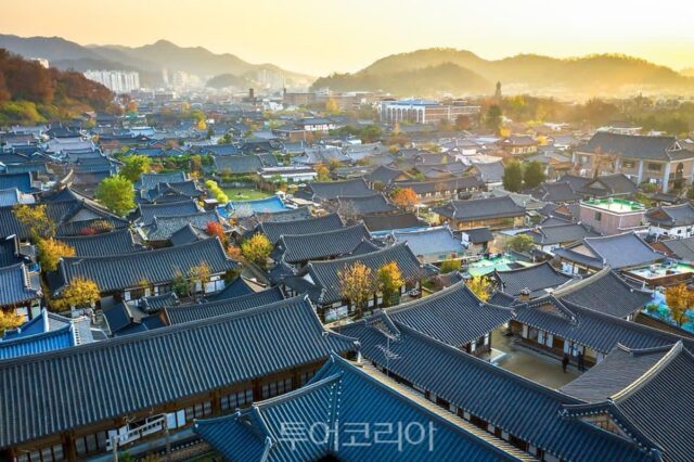 전주한옥마을에서 즐기는 다양한 문화 체험과 명소 소개