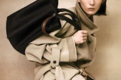 메종 마르지엘라, ‘드레사주 백’으로 무심한 듯 시크한 파리지엔 감성 완성