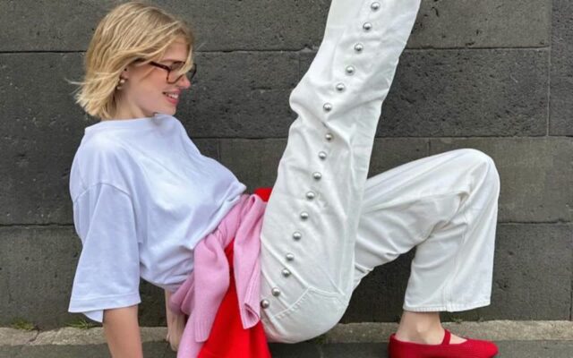 흰 바지 센스있게 돌려입는 12가지 방법