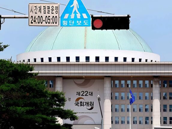 “나랏빚 1175조 돌파했는데” … 정부의 10조 추경에도 ‘시름’, “더 큰 쓰나미 올 수도”