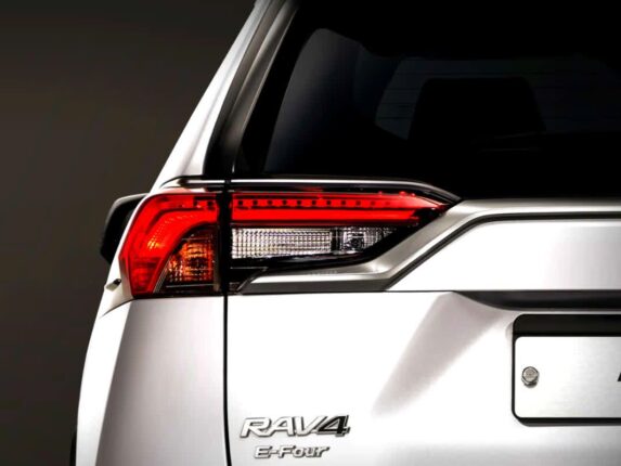 “이렇게 변할 줄이야” … 7년 만에 ‘확’ 달라진 SUV, 오프로드 감성 디자인에 ‘깜짝’
