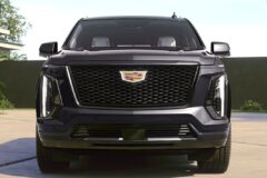 “V8 괴물 엔진이 돌아왔다”… 691마력 ‘거실 같은’ 편안함, 국내 럭셔리 시장 뒤흔들 신형 SUV