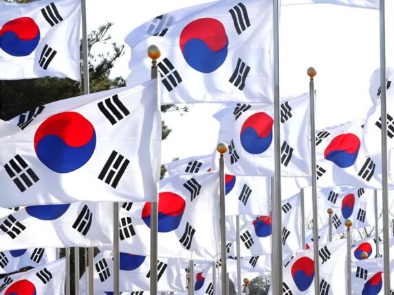 “관세 전쟁에서 한국끼리 똘똘 뭉친다”… 1위 다투던 두 기업, 역대급 ‘협력’ 소식에 ‘웃음꽃’