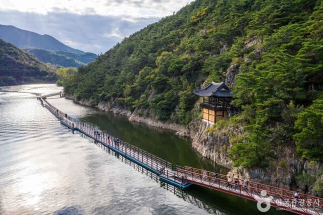 구미시청 주변 가볼만한곳, 도심 속 문화와 자연 명소