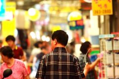 “돕겠다며 망쳤다”… 10년 규제의 역효과, 세계가 폐지했는데 한국만 ‘역주행’하는 이유