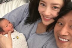 손담비가 출산 5일 만에 대방출한 세 가족 사진.jpg