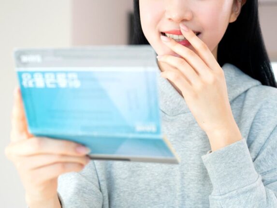 “지원금이 저절로 들어온다” , “온 국민에게 100만 원씩?”… 정부의 ’12조’ 보물 상자 ‘과연’