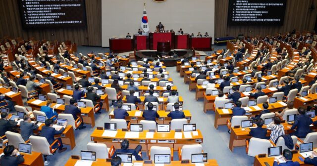 국회, ‘반도체특별법·은행법·가맹사업법’ 민주 주도 패스트트랙 지정
